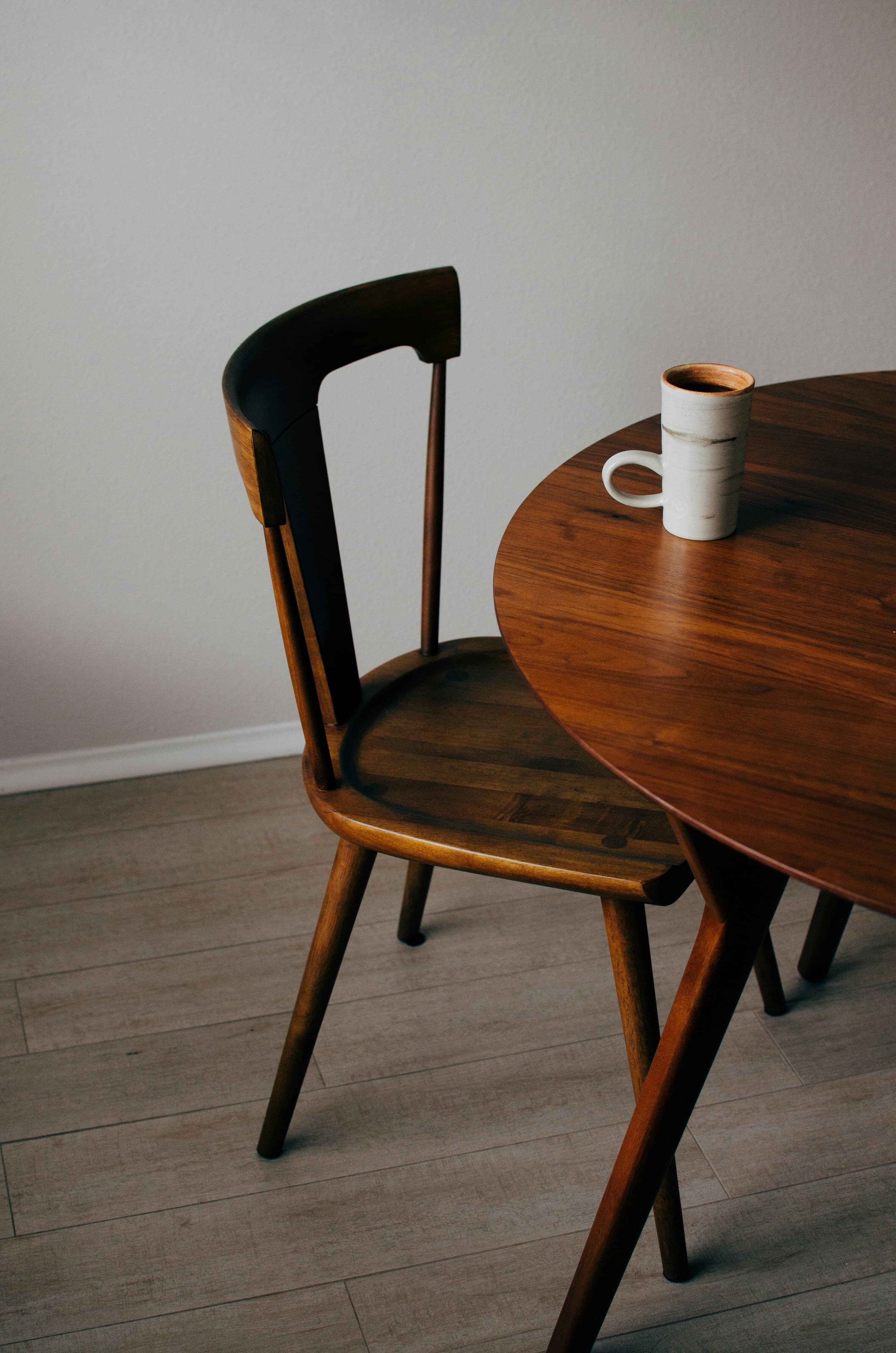 Tables & Decor